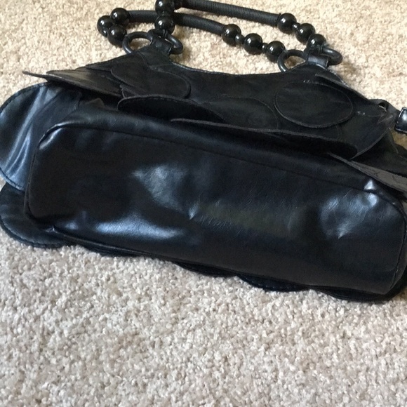 Scalloped Shoulder Bag - Picture 4 of 4